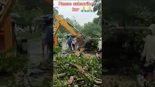 road per ek pipal ka ped gir chuka hai usko hatane ke liye JCB Laga chuke hain ham please subscribe [upl. by Nevar]