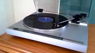 Yamaha P05 turntable on EBay on the 07122013 [upl. by Elatsyrc]