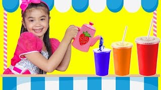 Hana amp Cathy Pretend Play with Fruit Smoothie Cardboard Food Store [upl. by Silas]