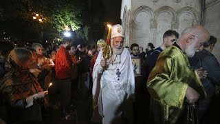 I cristiani ortodossi celebrano la Pasqua in Georgia veglia di protesta a lume di candela [upl. by Absa]