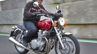 Honda CB1100 essai  la technologie avec un look rétro [upl. by Elish]