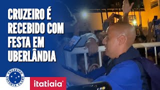 CRUZEIRO É RECEBIDO EM UBERLÂNDIA COM FESTA DA CHINA AZUL CONFIRA IMAGENS [upl. by Dadinirt598]