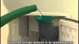 Schoonmaken spoelwatertank Thetford cassette toilet [upl. by Ynaffets]