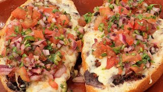 MOLLETES DE FRIJOL CON CHORIZO [upl. by Carmen]