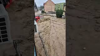 🇵🇱 Powódź Stronie Śląskie woda porwała Wóz Strażacki 15092024  Flood carried away fire truck [upl. by Lebatsirhc]