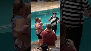 Tom the Mime and His Unexpected Surprise Guest 😍 seaworldmime tomthemime funny [upl. by Cud]