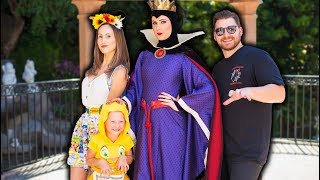 It’s A Spooky Halloween Day In Disneyland  Disneyland Vlog [upl. by Maudie]