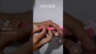 COMO APLICAR KINESIO NO DEDO DA MÃO kinesiotape kinesiologie kinesiology kinesiologytape [upl. by Nallak834]