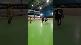 lincah di antar orang2 gocek bola futsal futsalpalangkaraya palangkaraya [upl. by Atirma]