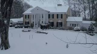 Elvis Presleys Graceland in the Snow 2024 [upl. by Viole]