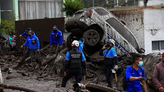 Brigadas de rescate continúan en la búsqueda de sobrevivientes o cuerpos tras el aluvión en Quito [upl. by Dalpe]