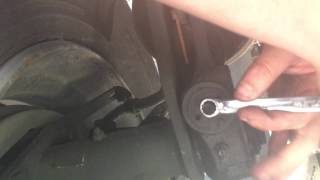 How to measure brake chamber stroke and adjusting heavy duty drum brakes [upl. by Chipman]