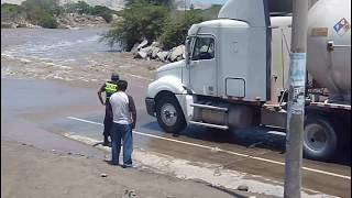 Cuando Llueve en la Sierra en la Costa se Sufre Congestión para cruzar el Rio [upl. by Ynoep]