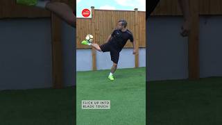 Showboat skill that works against a defender tight behind you footballskills ronaldinho [upl. by Ahsiem632]