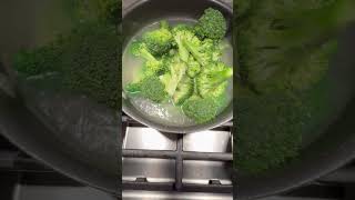 The best way to wash and steam broccoli kael [upl. by Akirderf]