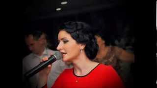 Consuela Grigoriu si formatia  Orice om are o poveste LIVE 2014 [upl. by Annaeirb734]