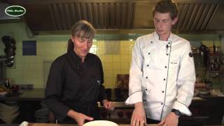 Italienischer Pizzateig Kochvideos Pizza Rezepte Villa Martha Kochschule [upl. by Manup]