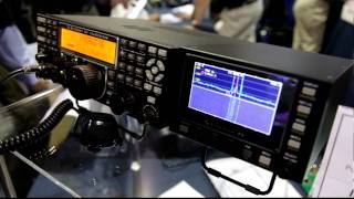 Elecrafts New P3 Panadapter at Dayton Hamvention 2010 [upl. by Aylatan]