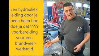 Een hydrauliekleiding door je been wat nu [upl. by Aggappora611]