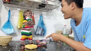 Monkey SinSin secretly hides from Dad and plays with food in the kitchen [upl. by Htnamas371]