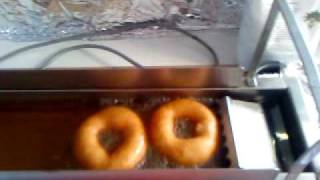 Bergamunken tillverkar munkar amp Donuts i sin munkmaskin donutmaskin [upl. by Harad]