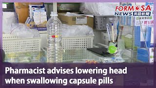 Pharmacist advises lowering head when swallowing capsule pills｜Taiwan News [upl. by Lombardo]