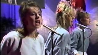 Bananarama  Robert De Niros Waiting live on The Russell Harty Show [upl. by Kind]