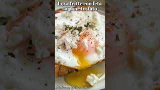 Uova fritte con feta su pane tostato 🥖​🍳 [upl. by Stearns]