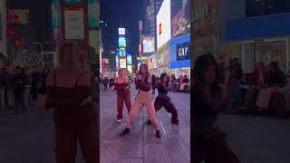 like confetti yea🎉🎉 kpop cover timessquare kpopinpublic kissoflife kiof getloud [upl. by Nosbig]