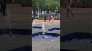 Walking sightseeing on the Malecón Quayaquil Ecuador 🇪🇨 [upl. by Yelnik]