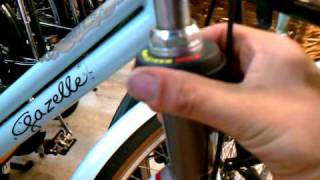 Shimano headset locking HPNX10 thingy at Flying Pigeon LA bike shop [upl. by Munson]