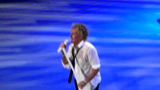 Rod Stewart singing Forever Young in New York City on 4611 [upl. by Ashton]