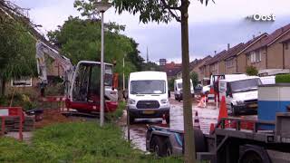 Huishoudens zonder water na waterleidingbreuk in Rijssen [upl. by Burwell711]