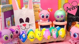 Casi meritos pintan huevos de Pascua con Juguetes con Andre  Jugando con bebes de juguete [upl. by Tildi]