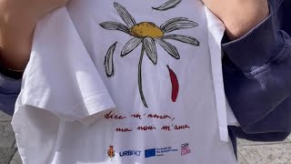 Un fiore contro la violenza in 500 hanno marciato con la maglia disegnata da Lucrezia [upl. by Yetnom742]