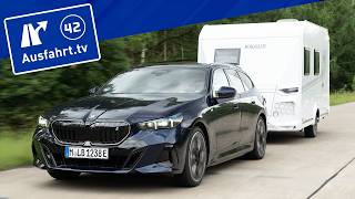 EAuto mit Wohnwagen  Verbrauchsfahrten  BMW i5 Touring  Ausfahrttv [upl. by Ranee]