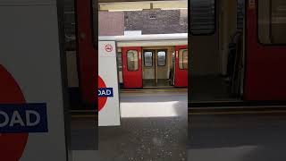 Finchley Road station  Jubilee and Metropolitan Lines [upl. by Korfonta]