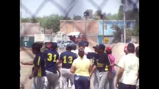 BRONCA EN EL CAMPO DE BEISBOL [upl. by Marbut]