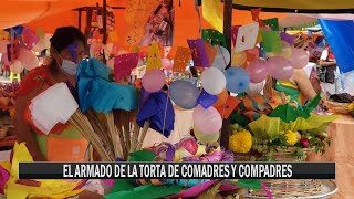 El armado de la tradicional torta de comadres y compadres [upl. by Ocsinarf]