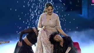 Dance Deewane 4 Madhuri Dixit Dance Performance Birthday Special [upl. by Neeluj723]