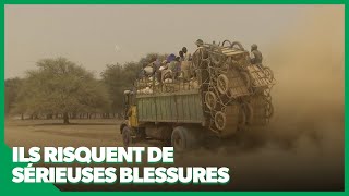 Voyage périlleux  la réalité des transports en Afrique [upl. by Nogaem]