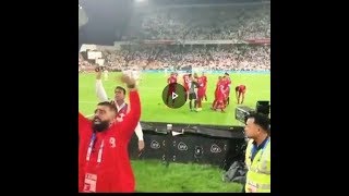 شاهد لحظة رمي جمهور المنتخب الإماراتي الأحدية على لاعبي المنتخب القطري بعد الهدف [upl. by Kapor]