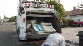 Garbage Truck Eats your Household Furniture Leach 2RII [upl. by Lion]