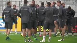 WMQualifikation FußballNationalmannschaft trainiert in Hamburg [upl. by Zanahs]