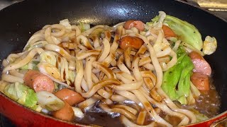 節約レシピ！！冷蔵庫の余り物で作るソース焼きうどん作り方！！！ [upl. by Ayahsal]