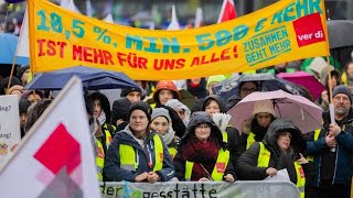 Beschäftigte im öffentlichen Dienst demonstrieren für mehr Lohn [upl. by Ansilme]