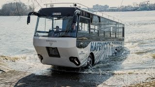 Ein Bus geht baden  Mit dem Hafencity Riverbus auf Stadtkreuzfahrt [upl. by Novad]