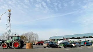 Colère des agriculteurs dans le Tarn les camions important de la nourriture de létranger contrôlés [upl. by Myranda]