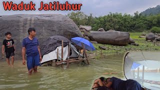 CAMP FISHING Ep325 Hujan Badai dan Petir Air Meluap Kena Banjir Pindah Tenda Tengah Malam [upl. by Brandice]