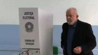 Elezioni in Brasile Lula e Bolsonaro votano [upl. by Kaye853]